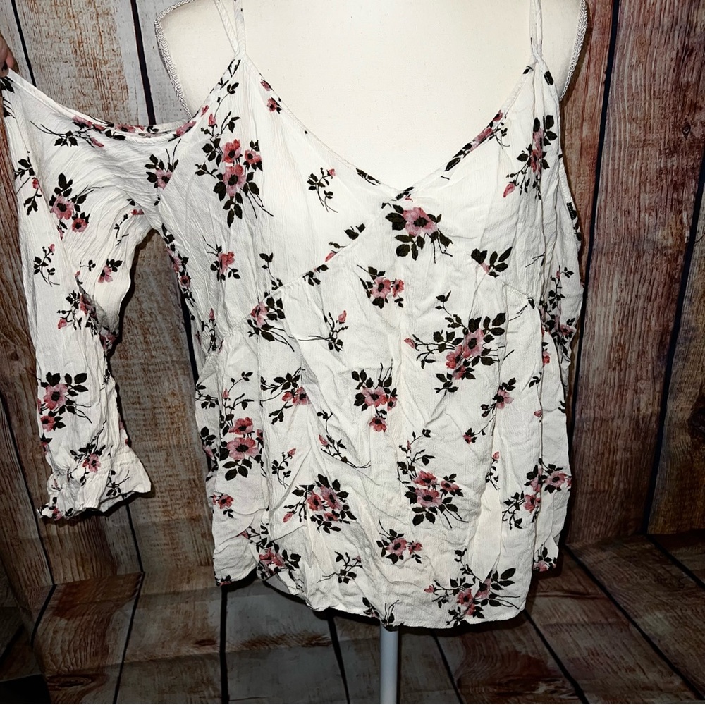 American Eagle cold shoulder floral top size XXL
